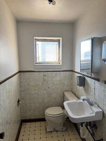 More Photos Of 2024 Avenue C, Birmingham Office Residential For Sale