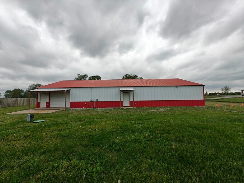 More Photos Of 430 N Brent Ln, West Siloam Springs General Retail For Lease