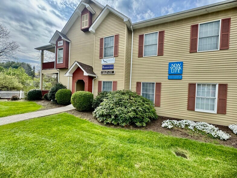 More Photos Of 1999 S Main St, Blacksburg Office Residential For Lease