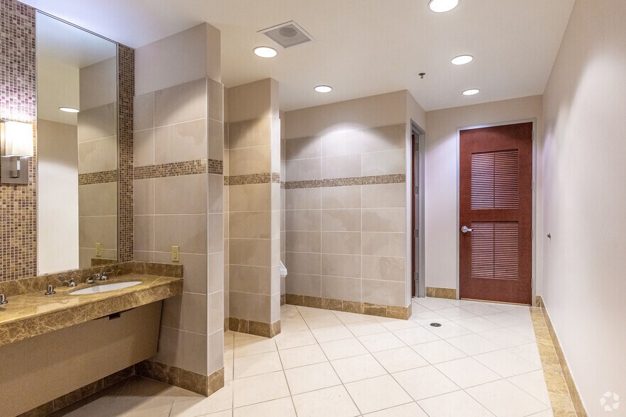 More Photos Of 610 Uptown Blvd, Cedar Hill Office For Lease