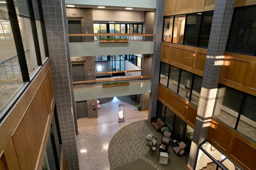 More Photos Of 1415 28th St, West Des Moines Office For Lease