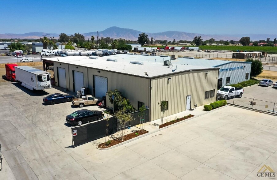 More Photos Of 701 Rooster Dr, Bakersfield Warehouse For Sale
