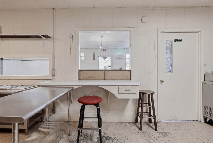 More Photos Of 450 Stephens St, Rochelle Storefront Retail Office For Sale