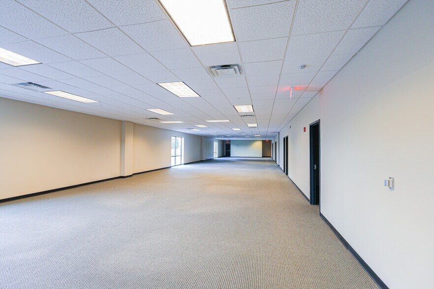 More Photos Of 161 Thorn Hill Rd, Warrendale Light Manufacturing For Lease