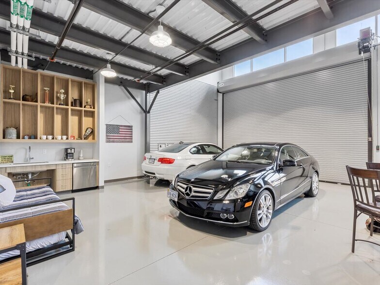 More Photos Of 6701 Dominion Garages Ave, Woodford Specialty For Sale