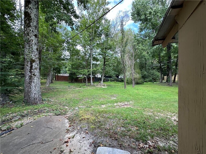 More Photos Of 1521 Lee Road 379, Smiths Station Freestanding For Sale