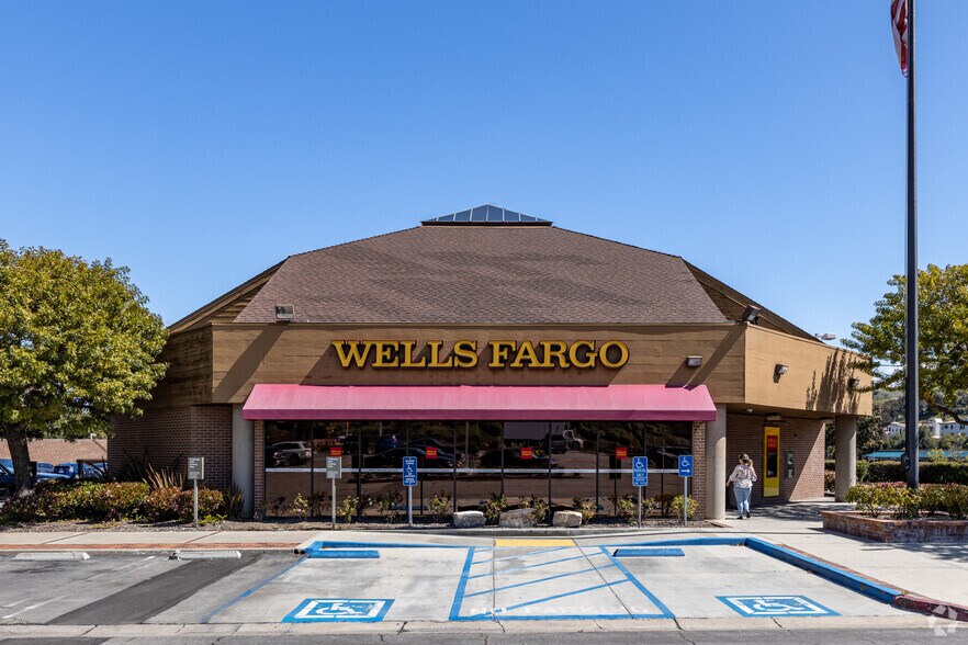 More Photos Of 30192 Town Center Dr, Laguna Niguel Drugstore For Lease