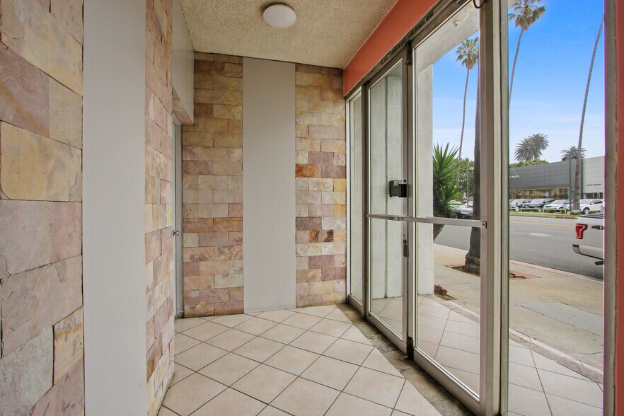More Photos Of 3017 Santa Monica Blvd, Santa Monica Office For Sale