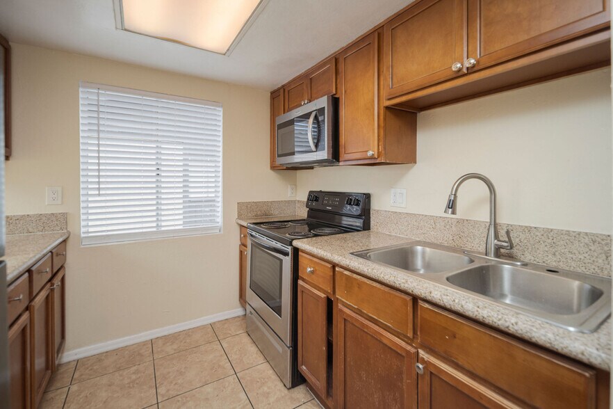 More Photos Of 6220 W Ocotillo Rd, Glendale Apartments For Sale
