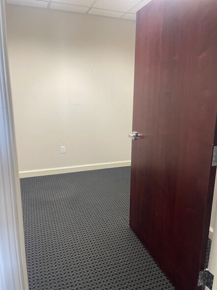More Photos Of 1710 E Arlington Blvd, Greenville Office Residential For Lease