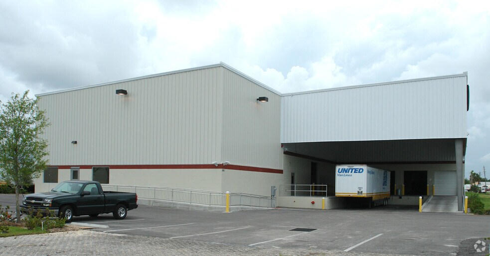 More Photos Of 5115 W Clifton Ave, Tampa Warehouse For Sale