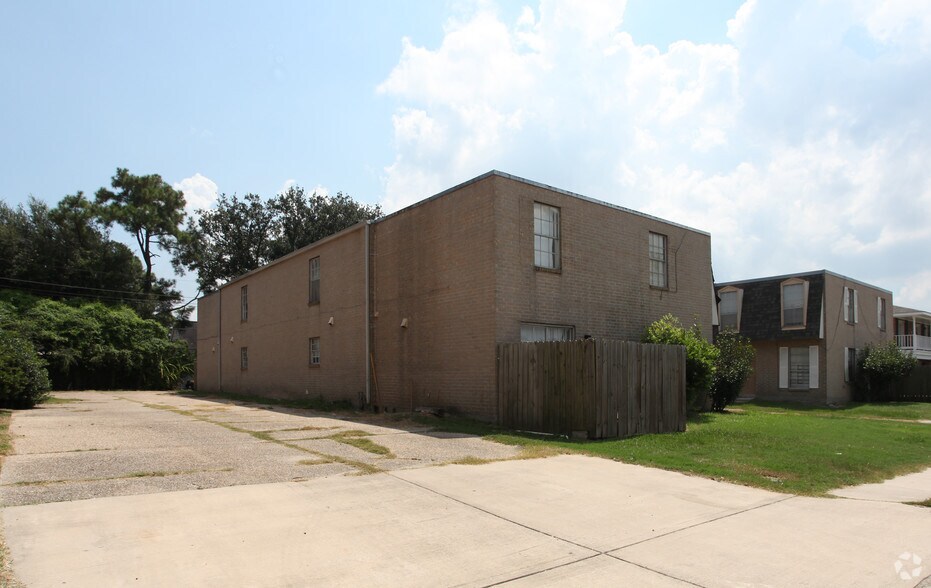 More Photos Of 3250-3350 Kabel Dr, New Orleans Apartments For Sale