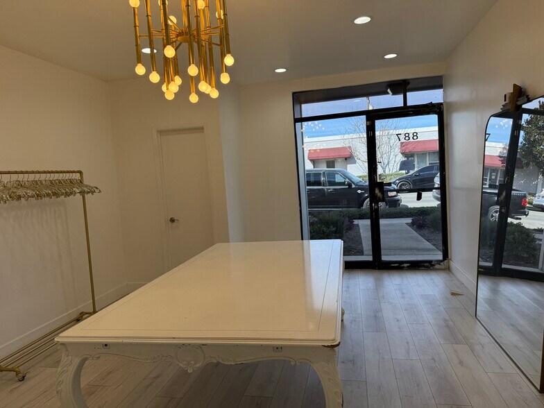More Photos Of 887 W 16th St, Newport Beach Light Manufacturing For Lease