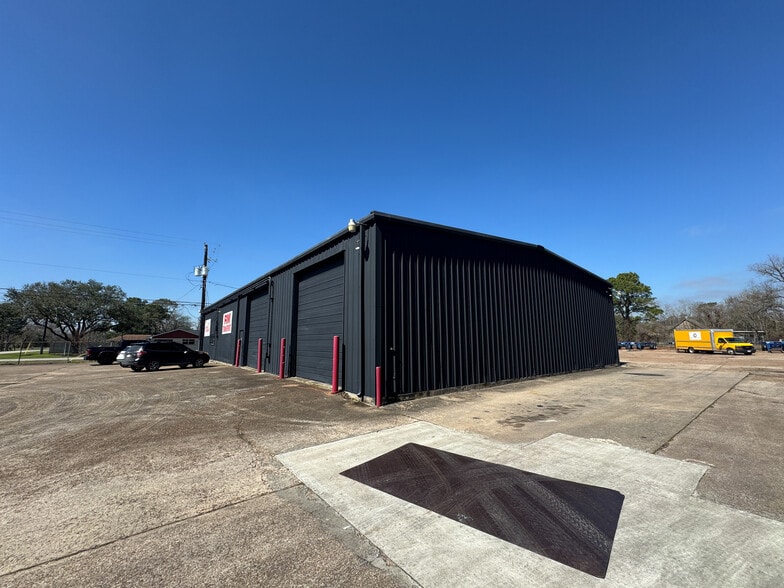 More Photos Of 7206 Elbert, Houston Industrial For Sale