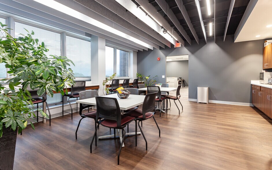 More Photos Of 1910 S Highland Ave, Lombard Medical For Lease