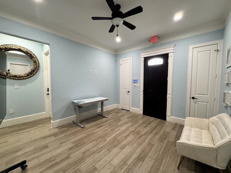 More Photos Of 12254 Queenston Blvd, Houston Medical For Sale