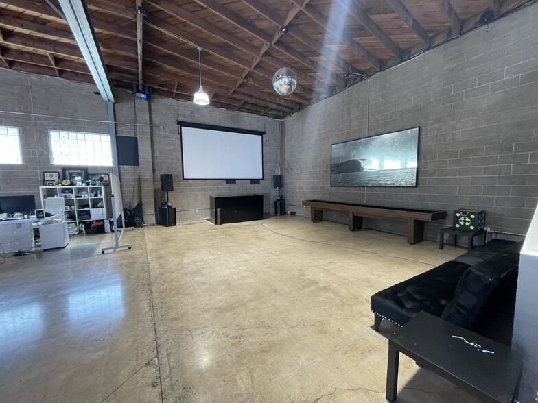 More Photos Of 1366 Hornblend St, San Diego Flex For Lease