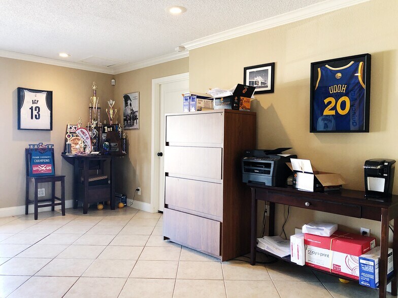 More Photos Of 815-817 Lake Air Dr, Waco Office For Lease