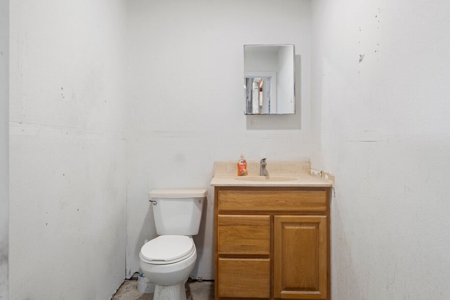 More Photos Of 9926 Denton Ave, Hudson Warehouse For Lease