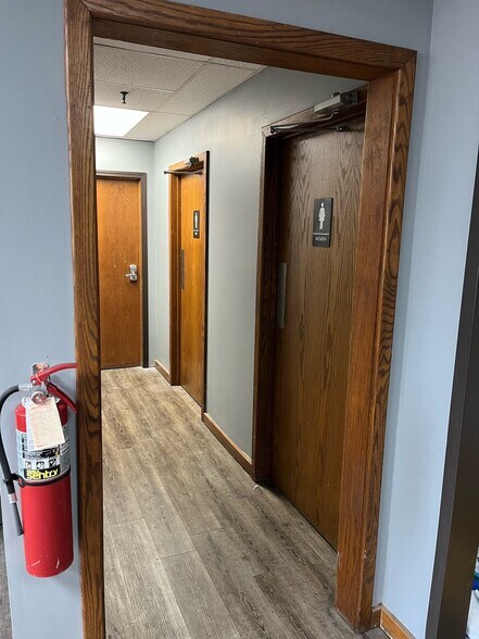 More Photos Of 208 Industrial Blvd, Tullahoma Warehouse For Sale