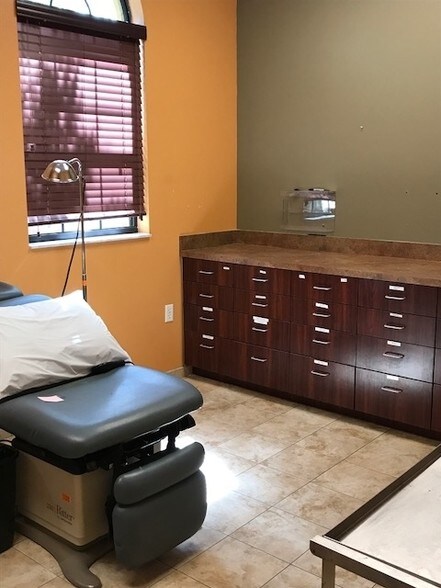 More Photos Of 11317 Lake Underhill Rd, Orlando Medical For Lease