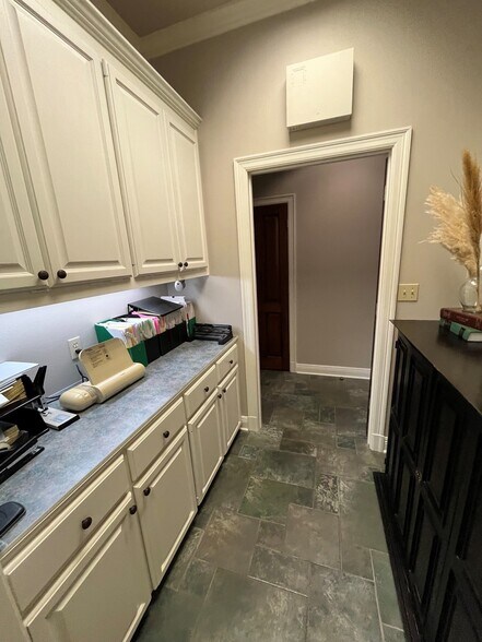 More Photos Of 2161 Quail Run, Baton Rouge Serviced Offices For Sale