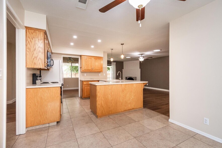 More Photos Of 25265 Carlsbad Ave, Davis Apartments For Sale
