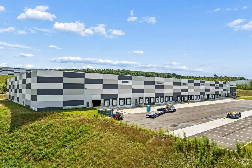 More Photos Of Alberigi Dr, Jessup Distribution For Lease