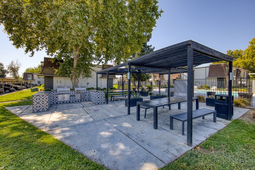 More Photos Of 10055 Terra Loma Dr, Rancho Cordova Apartments For Sale