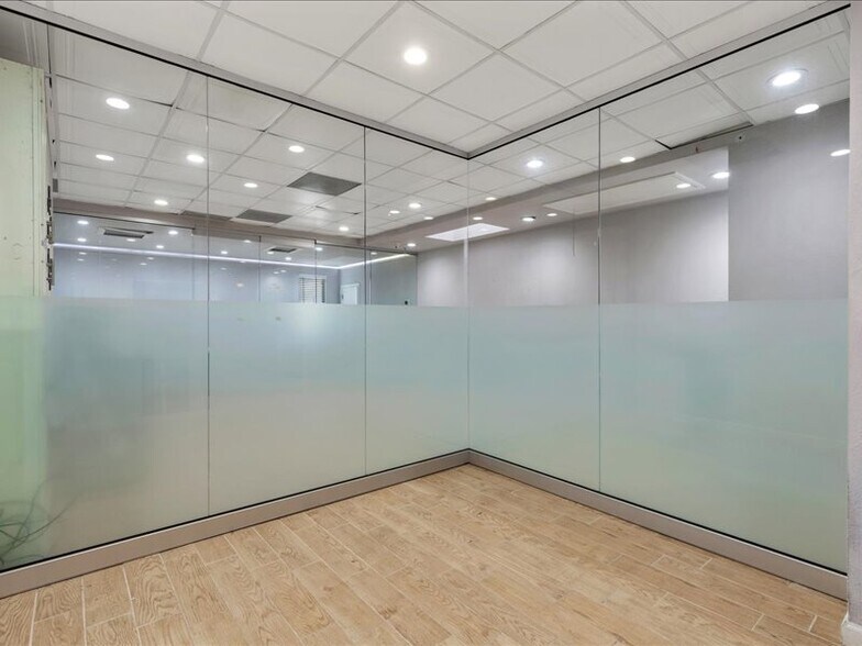 More Photos Of 643 S Great Southwest Pky, Grand Prairie Office For Sale