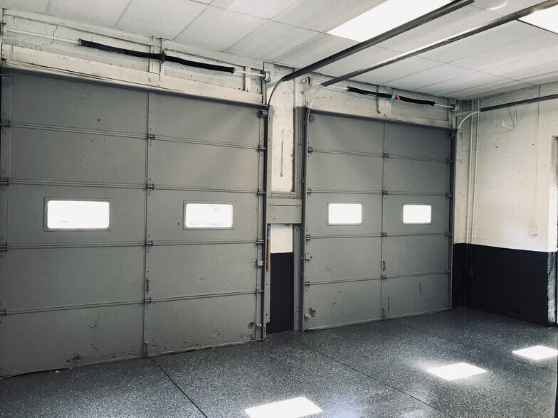 More Photos Of 1540-1542 N Western Ave, Chicago Auto Repair For Lease