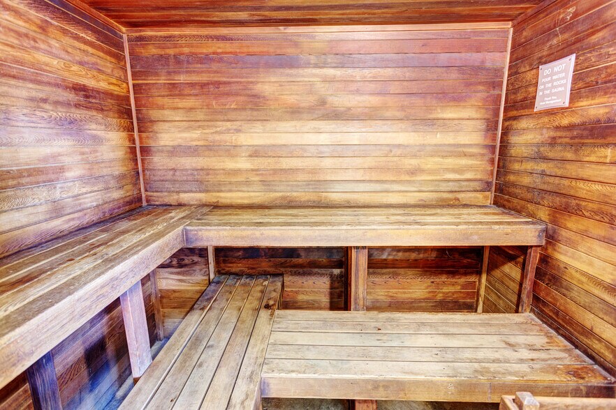 More Photos Of 3257 Shepherd of the Hills Expy, Branson Hotel For Sale