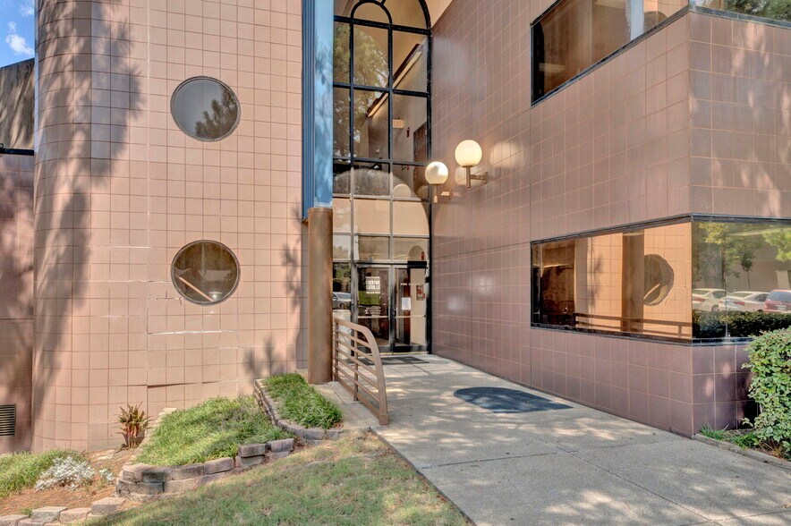 More Photos Of 5180 Park Ave, Memphis Office For Lease