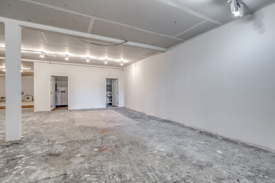 More Photos Of 810-829 49 Ave SW, Calgary Storefront For Lease
