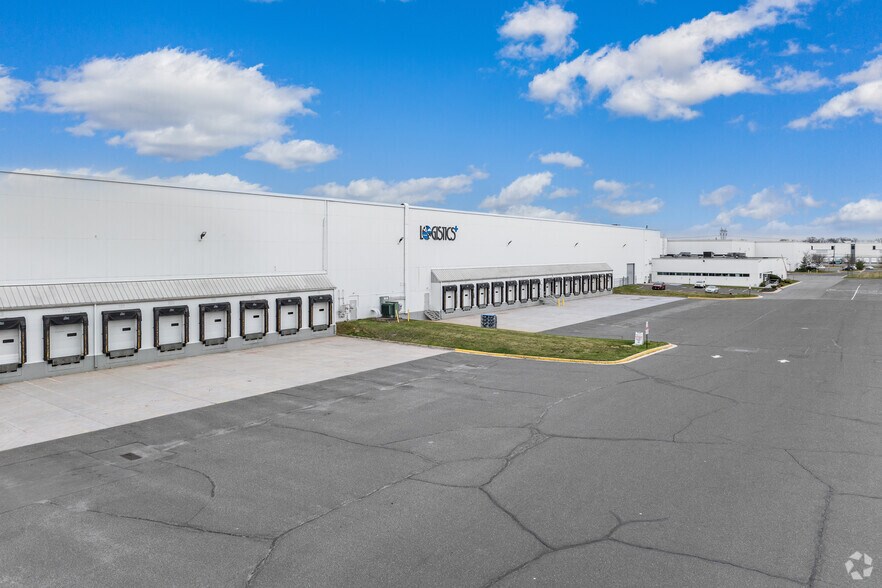 More Photos Of 200 Docks Corner Rd, South Brunswick Warehouse For Lease