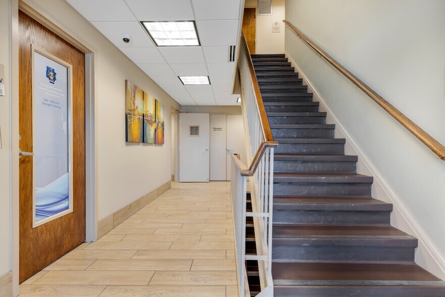 More Photos Of 15421 Clayton Rd, Ballwin Medical For Lease