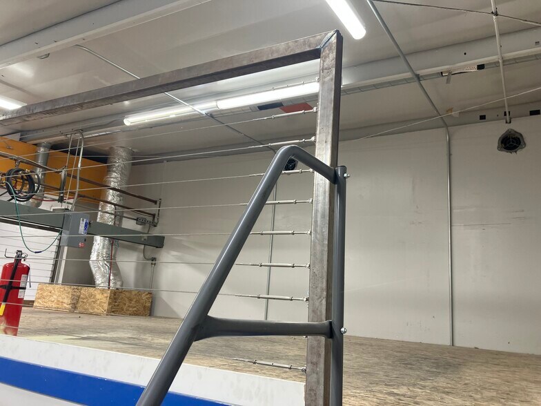 More Photos Of 127-129 S Cleveland Ave, Loveland Showroom For Lease