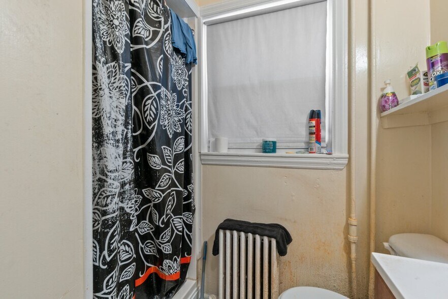 More Photos Of 2530 N Calvert St, Baltimore Office Residential For Sale