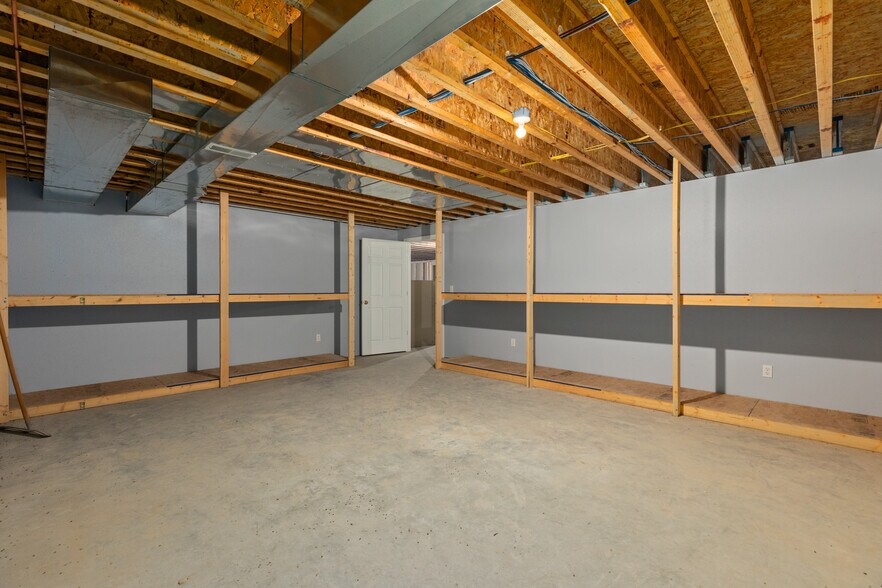 More Photos Of 20586 Old Route 66 Hwy, Staunton Office For Sale
