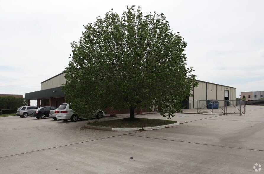 More Photos Of 4525-4555 Brittmoore Rd, Houston Unknown For Lease