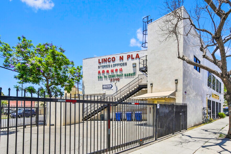 More Photos Of 2310 Pasadena Ave, Los Angeles Storefront Retail Office For Lease