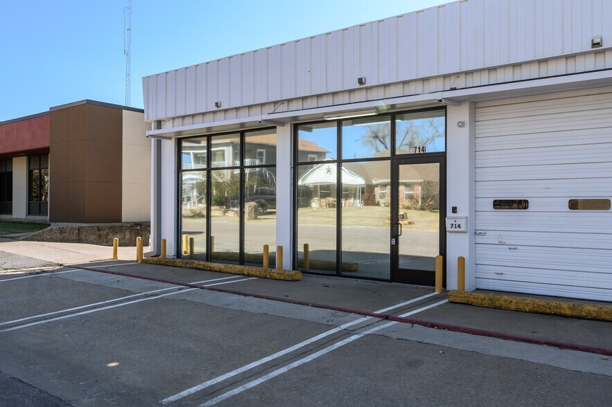 More Photos Of 200 S Armstrong Ave, Denison Storefront For Sale