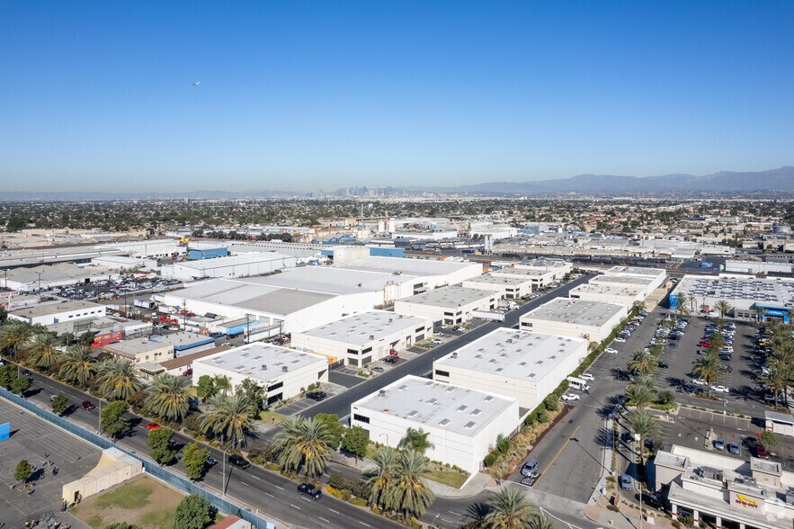More Photos Of 4553-4557 Firestone Blvd, South Gate Light Manufacturing For Lease