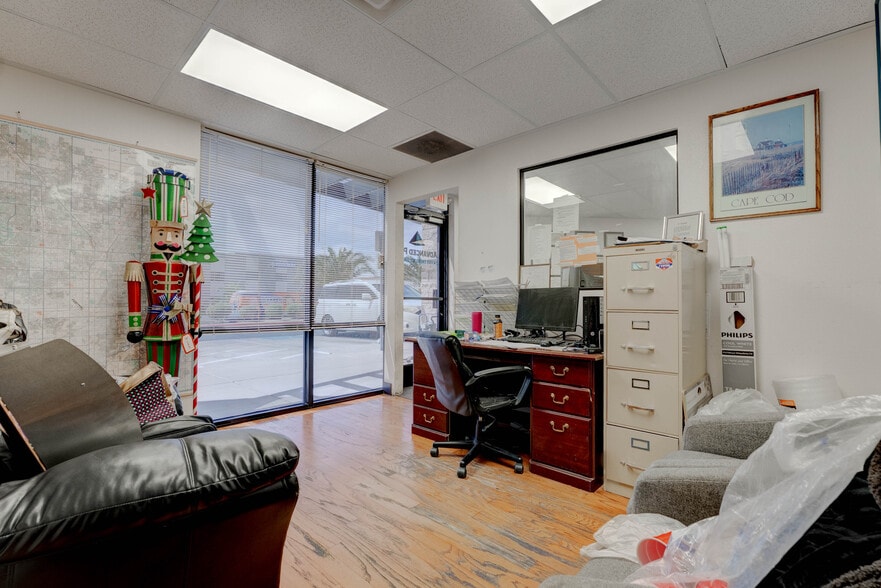 More Photos Of 5961 McLeod Dr, Las Vegas Warehouse For Sale