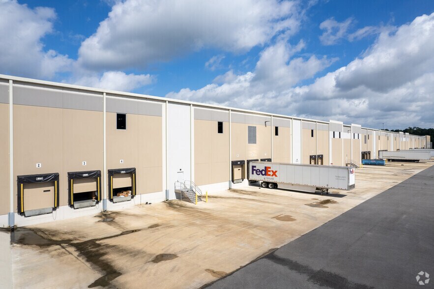 More Photos Of 2619 Ignition Dr, Jacksonville Warehouse For Lease