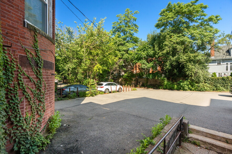 More Photos Of 1680 Beacon St, Brookline Apartments For Lease