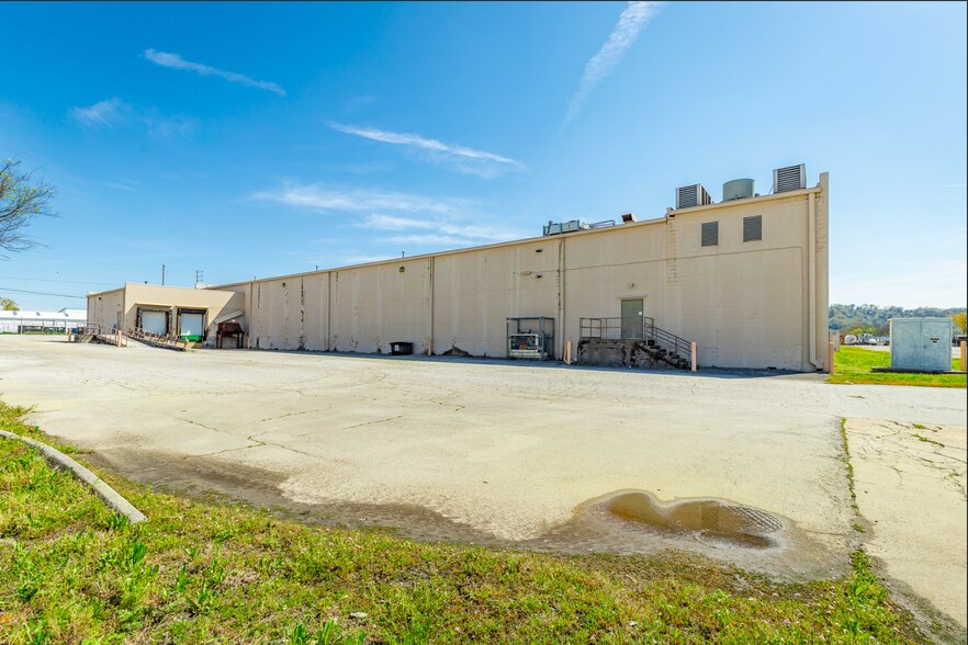 More Photos Of 1600 E 23rd St, Chattanooga Supermarket For Lease