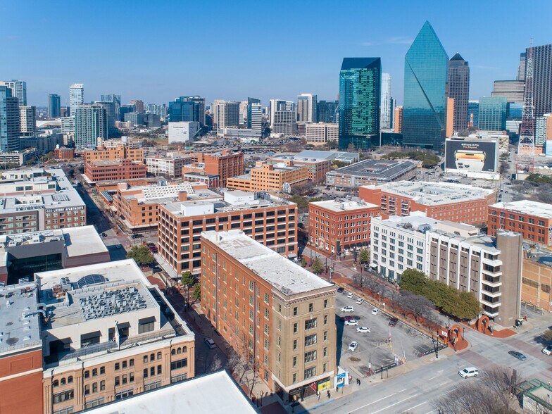 More Photos Of 601 Elm St, Dallas Office For Sale