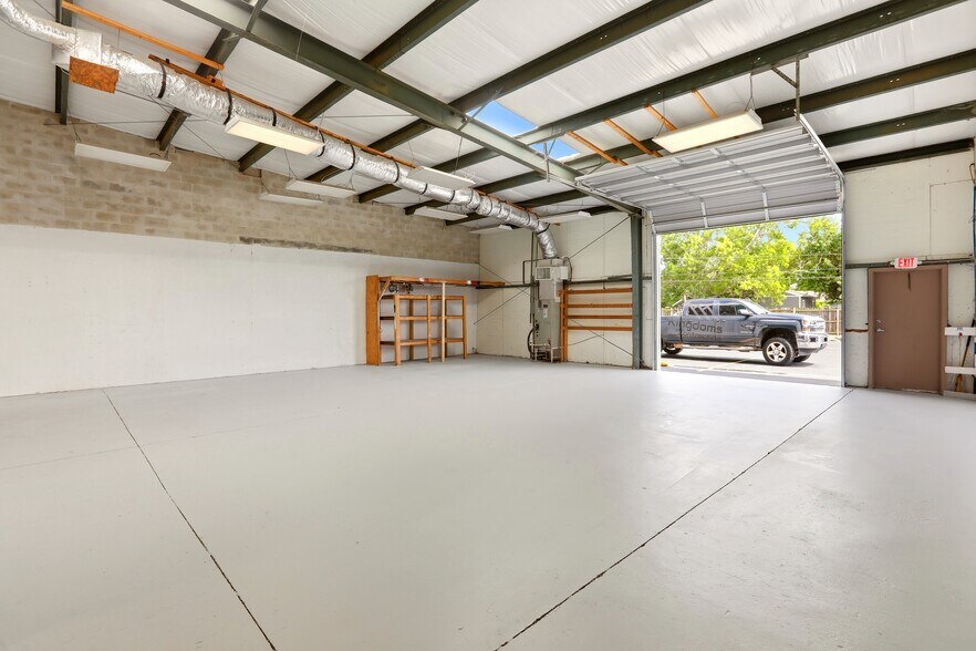 More Photos Of 1056 NE Pine Island Rd, Cape Coral Showroom For Lease