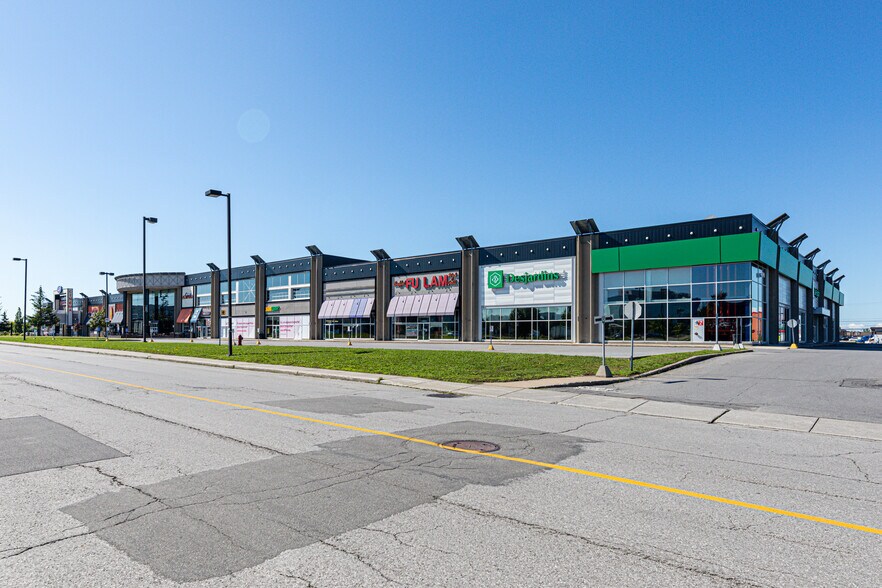 More Photos Of 3310-3500 Boul De La Côte-Vertu, Saint-Laurent Movie Theatre For Lease